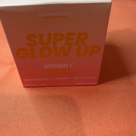 Super Glow Up Vitamin C Day Cream - Orange and Pink - Picture 8 of 9